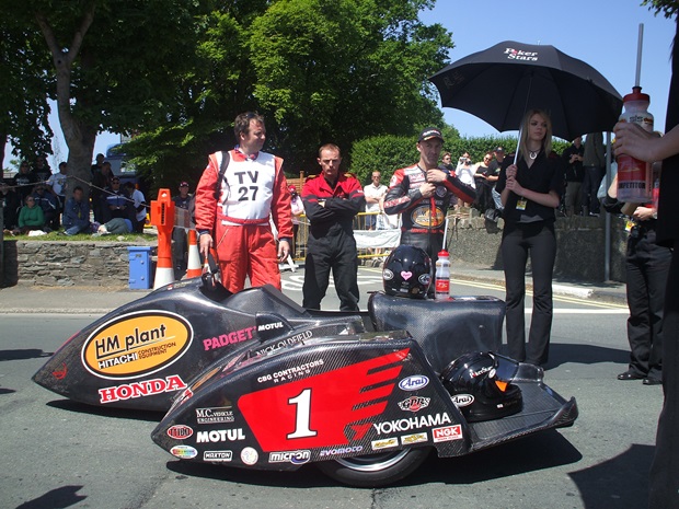 Moly prepares for the start of the Bavaria Sidecar B race